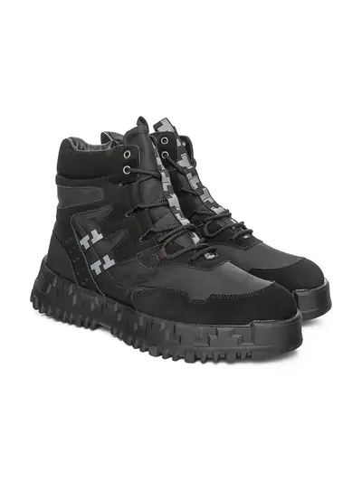 Ботинки черные на рельефной подошве